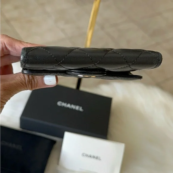 Auth Chanel Classic Flap Card Holder EUC comes w everything. Gift Ready! 🎁 - Picture 6 of 16